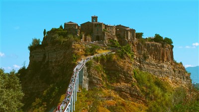 Civita di Bagnoregio, dove si attraversa il sogno